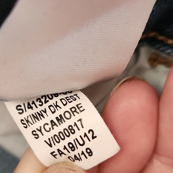 Old Navy Mid-Rise Pop Icon Distressed Skinny Jeans *Size 4Long*. *Barly Worn* - Picture 9 of 9